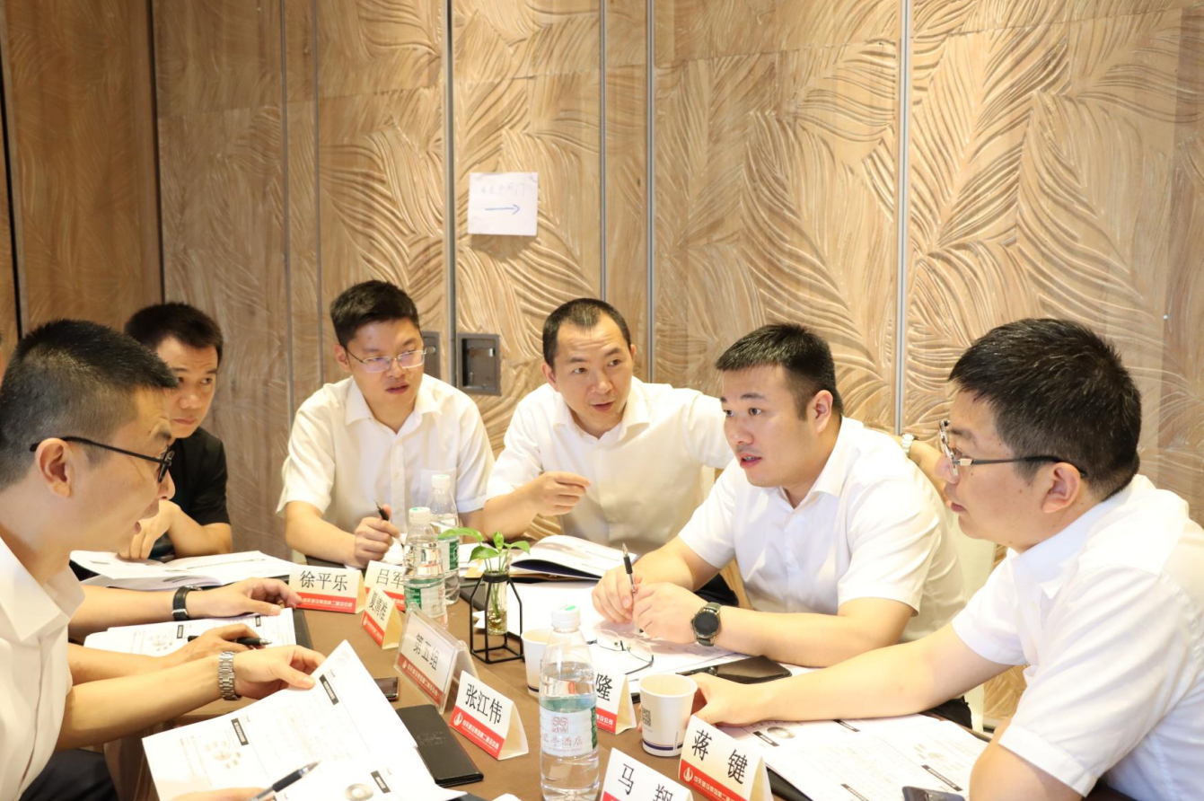2021年6月25日-26日，豪门国际二建组织开展了2021年中高层主管执行力培训。本次培训特邀清华、北大、上海交大总裁班讲师，中国企业家协会特聘高级讲师许晋老师进行授课。